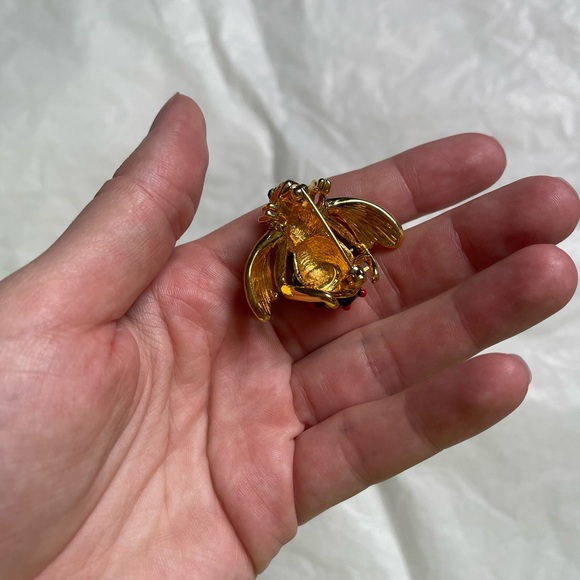 Joan Rivers Cherry Fly Bee Brooch - Picture 5 of 5